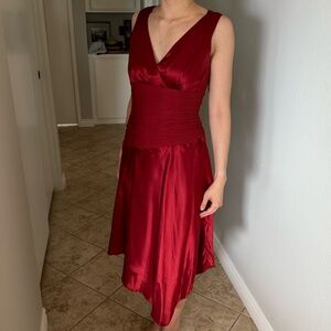 Donna Ricco Deep Red Satin V-Neck Midi Dress